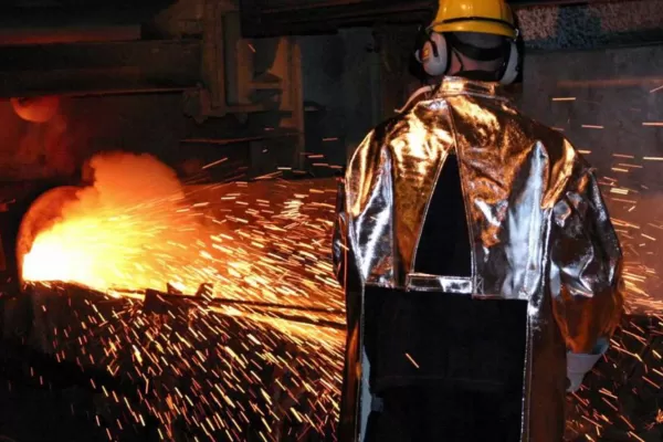 La economía mostró una leve recuperación en abril, según el Indec