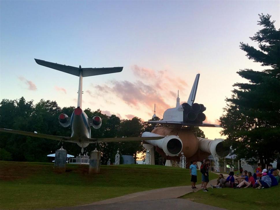 SPACE CAMP. En este lugar del Centro Espacial en Huntsville, Alabama, estarán los estudiantes tucumanos, entre el 22 y el 27 de septiembre. 