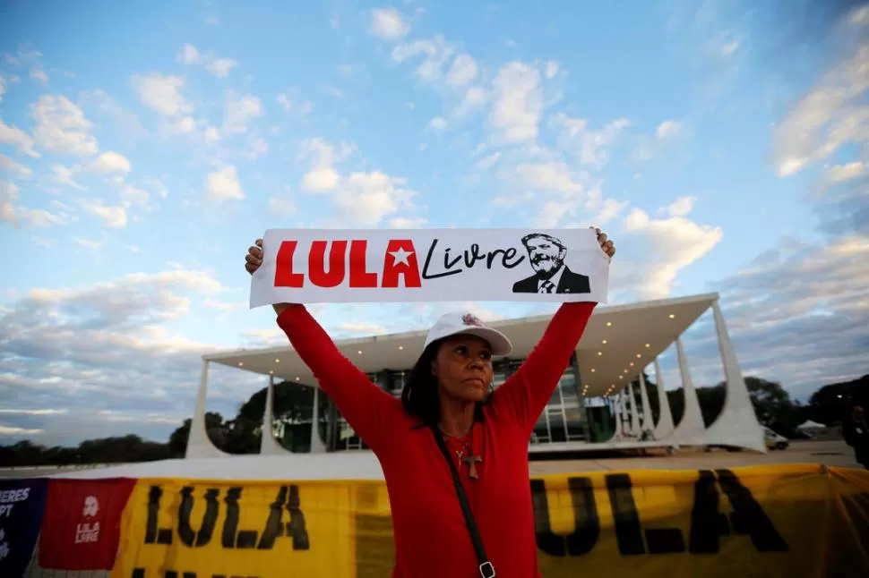 DEFENSA. El ex mandatario se declara inocente y afirma que Moro hizo acuerdos para acusarlo falsamente. reuters