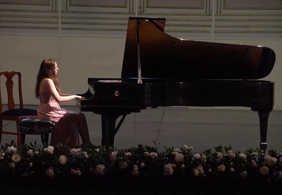 CALIFORNIANA. La concursante Rachel Breen abrió el certamen ayer. LA GACETA / FOTO DE FRANCO VERA.-