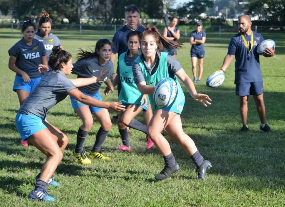 PIDE PISTA. Luisina Contreras, de Monteros Voley, es una de las convocadas. prensa UAR