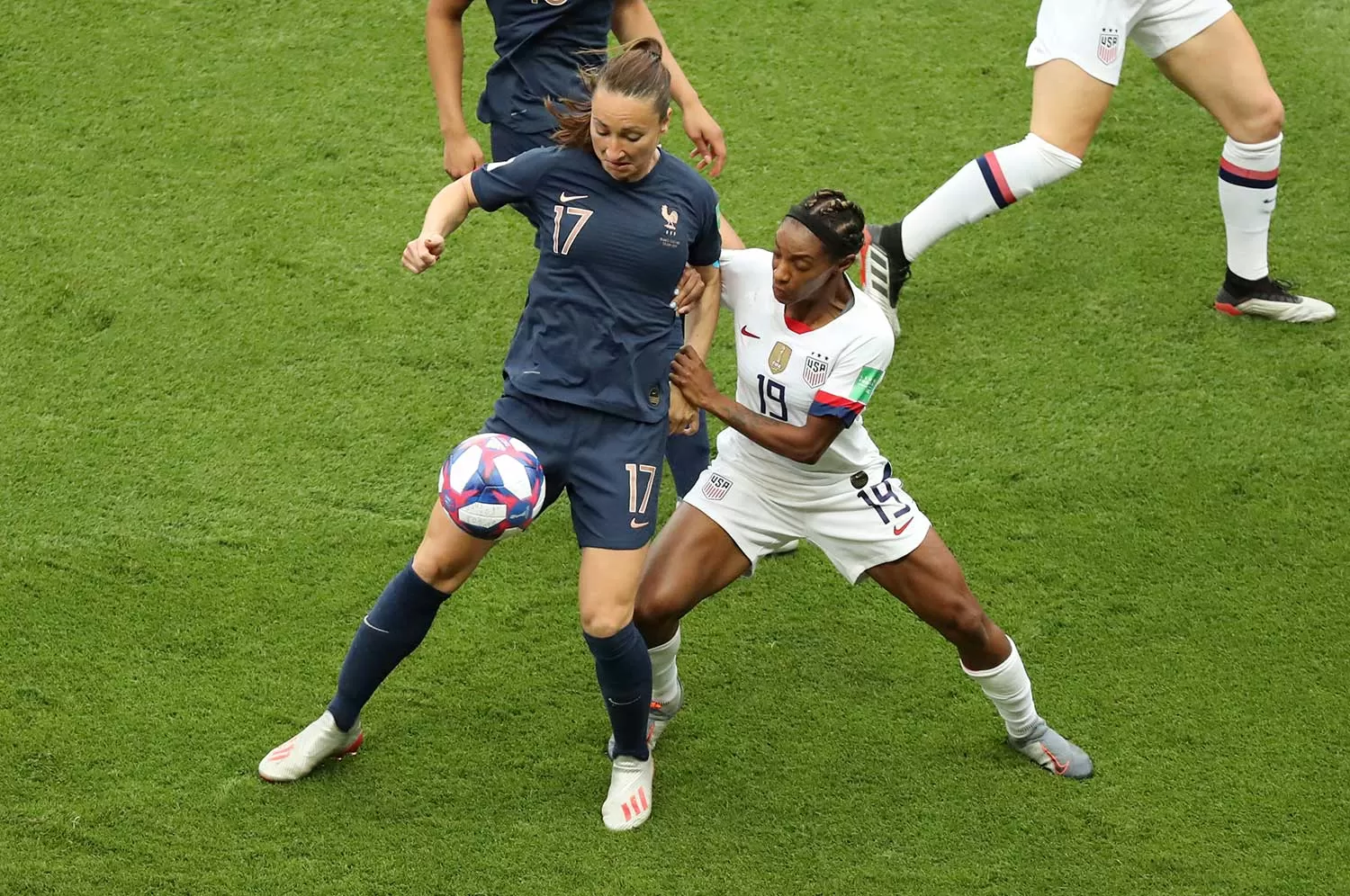 MANO A MANO. Francia no pudo con Estados Unidos, que avanzó a la semifinal.