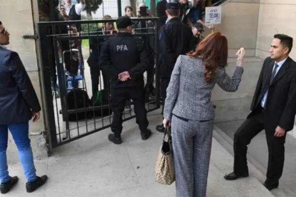 Cristina Kirchner volverá a faltar al juicio en su contra: los motivos