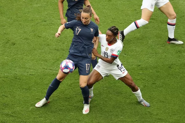 Copa Mundial Femenina: Estados Unidos eliminó a las anfitrionas y avanzó a la semi