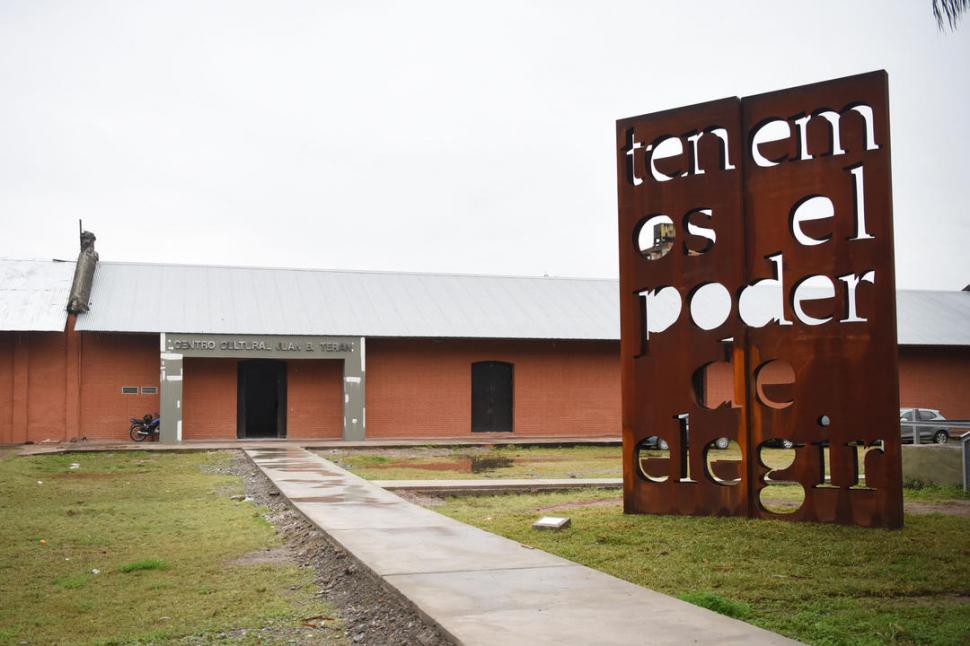 POR AFUERA. Así luce el exterior del edificio de calle Marco Avellaneda. 