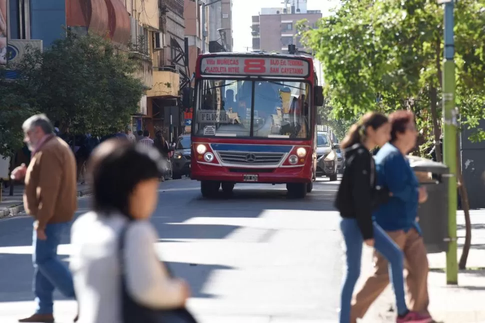 INCERTIDUMBRE. Los usuarios podrían padecer otras jornadas sin transporte público, como las sufridas a principio de año por el pago de salarios. la gaceta / foto de Analía Jaramillo (archivo)