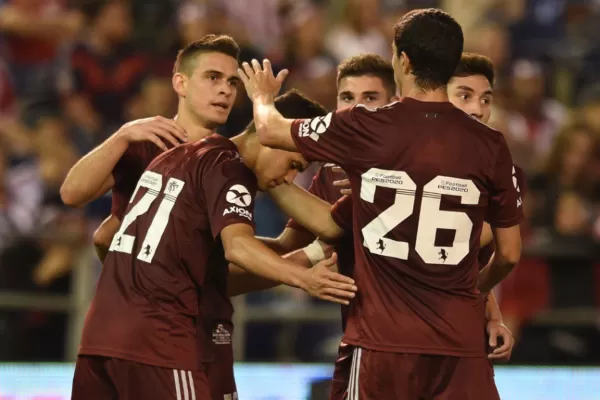 Con el regreso de Palacios, River le dio una lección de fútbol a Chivas