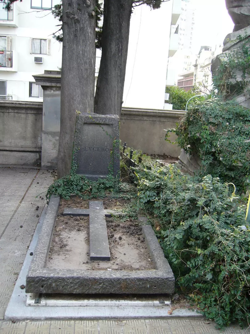 AMADOR L. LUCERO. Tumba del destacado médico y político en el cementerio de la Recoleta, en Buenos Aires. 