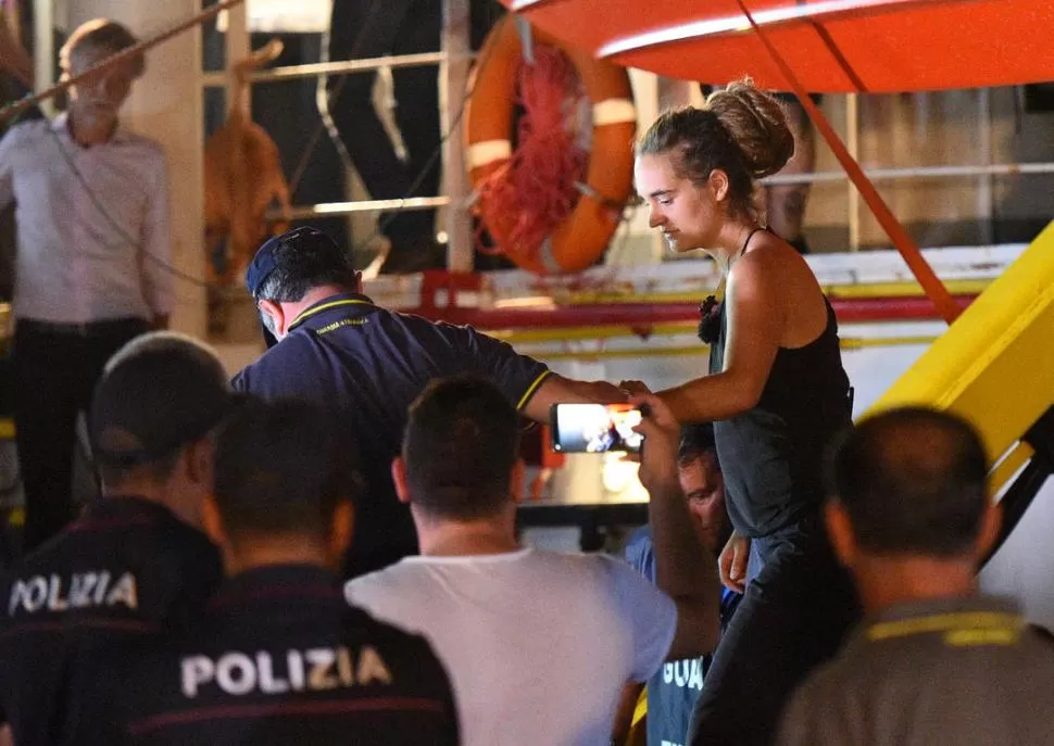 DETENIDA. Rackete capitanea un barco de Sea-Watch. Se enfrenta a una pena de hasta 10 años. Reuters 