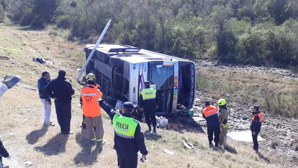 El colectivo de la tragedia contaba con la habilitación correspondiente. LA GACETA/FOTO DE OSVALDO RIPOLL