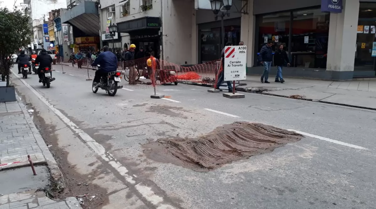 COMENZARON LAS OBRAS DE SEMIPEATONALIZACIÓN. 9 de julio, primera cuadra.