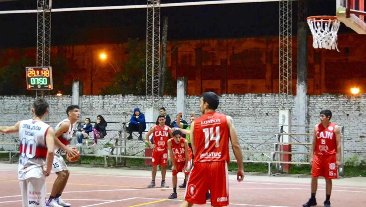 Martín Bonja en la línea de foul. El correntino alcanzó una notable marca en el Regional. (FOTO TOMADA DE FACEBOOK CENTRAL CÓRDOBA BASKET)