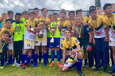 La categoría 2005 del CEF ganó invicta el título en el Pitea Summer Games