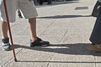 Le convidaron una gaseosa en el banco y terminó internado y sin dinero