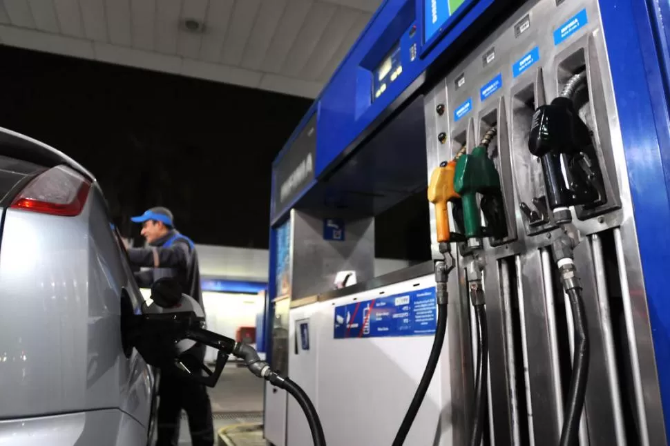 La nafta de YPF subió un 1,75% y el gasoil, 2,5%