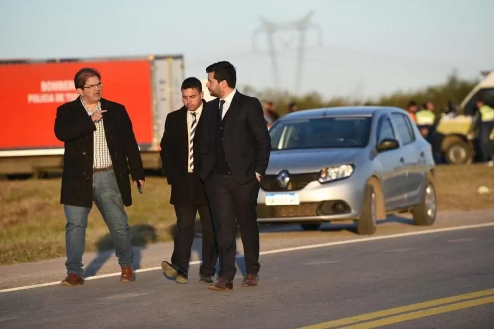 INSPECCIÓN. Edgardo Sánchez recorre el lugar del accidente.  