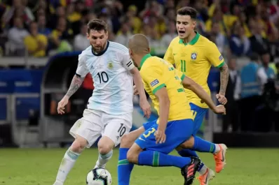 La gloria lo gambetea a Messi