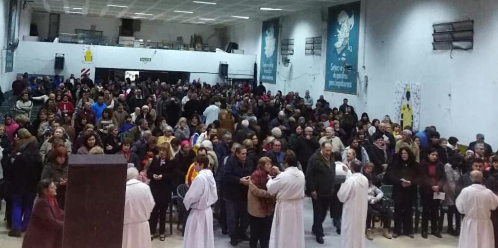 MISA EN MONTSERRAT. Una multitud participó de la misa del 25/6. 