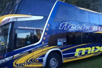 Boca presentó su autobús blindado como refuerzo para la próxima temporada