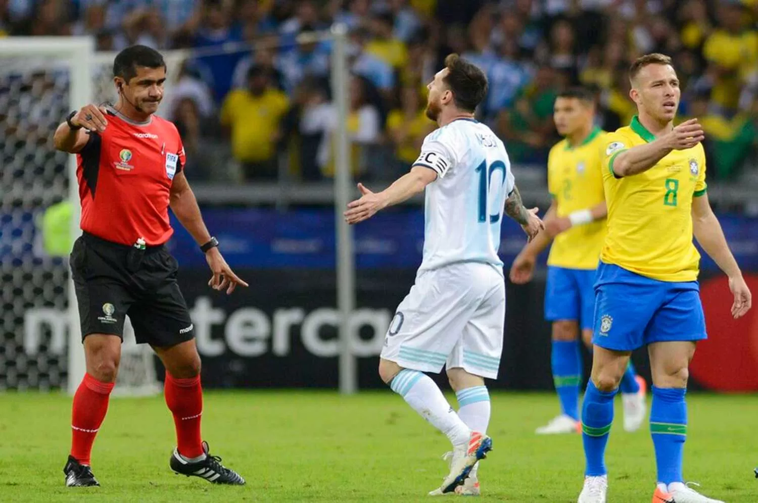 ESPERANDO RESPUESTAS. Conmebol atenderá los reclamos de la AFA.