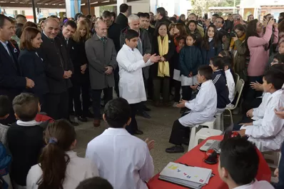 Por la crisis, mantendrán las escuelas abiertas durante las vacaciones para asistir a 40.000 niños