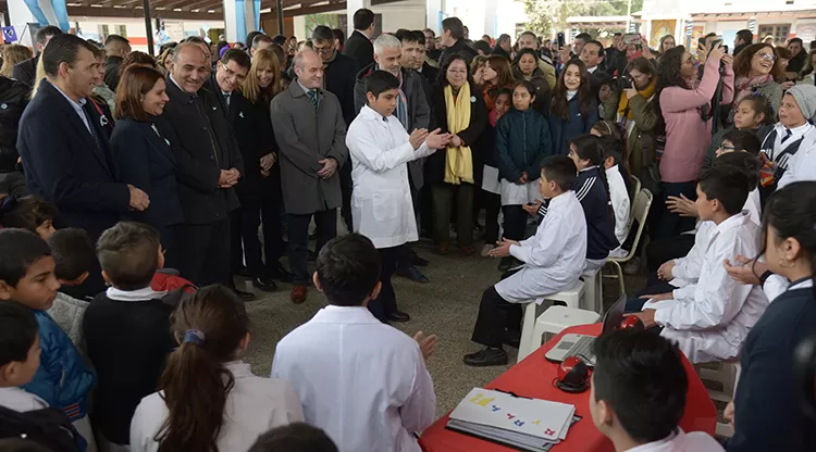 Por la crisis, mantendrán las escuelas abiertas durante las vacaciones para asistir a 40.000 niños