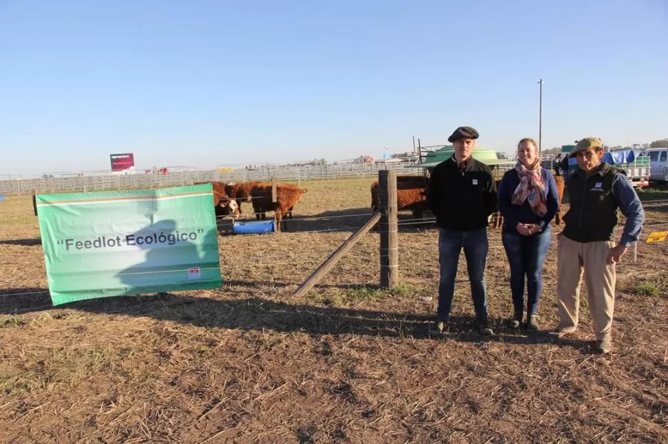 CONCEPCIÓN DEL URUGUAY. Sebastián Vittone, investigador en Nutrición y Sanidad; María Munilla, becaria, y Enrique Maidana, capataz de Hacienda. 