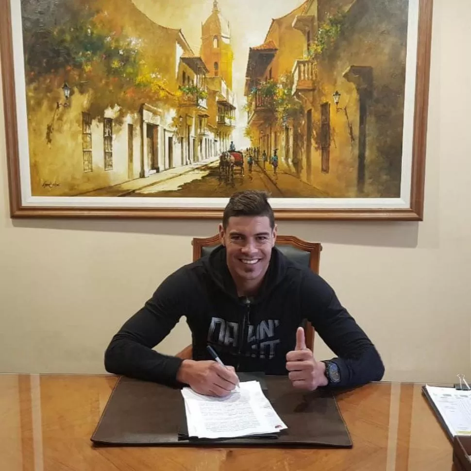  NUEVOS AIRES. Lucas Acevedo firmó por tres años con Colón, y ya está entre los “Sabaleros” que jugarán la Sudamericana. clubcolon.com.ar