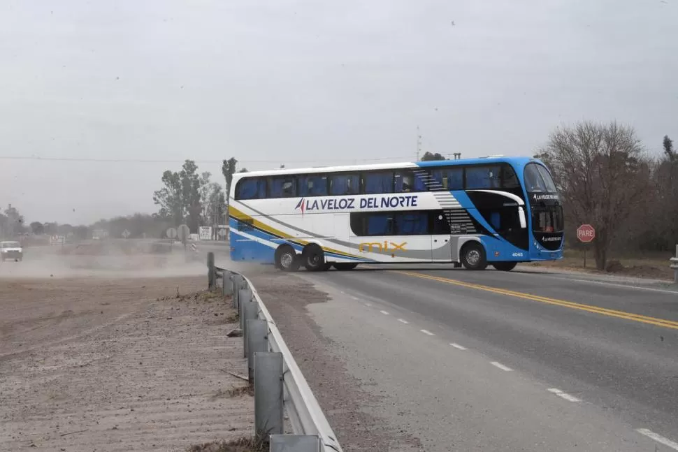 PANORAMA. “Si querés salir hacia la ruta (nacional 9), no ves nada con la neblina y te tapan los guardarraíl”, manifiesta una comerciante de Trancas.   