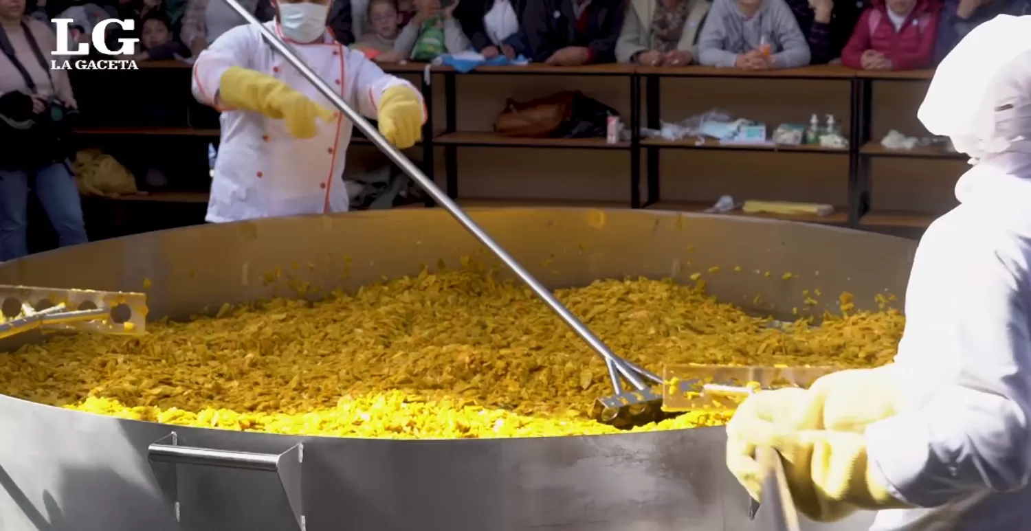 Es un récord: la humita más grande del mundo se hizo en Tucumán y pesó 441 kg