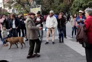 Con 80 y 88 años, una pareja celebró bailando en la previa del Día de la Independencia