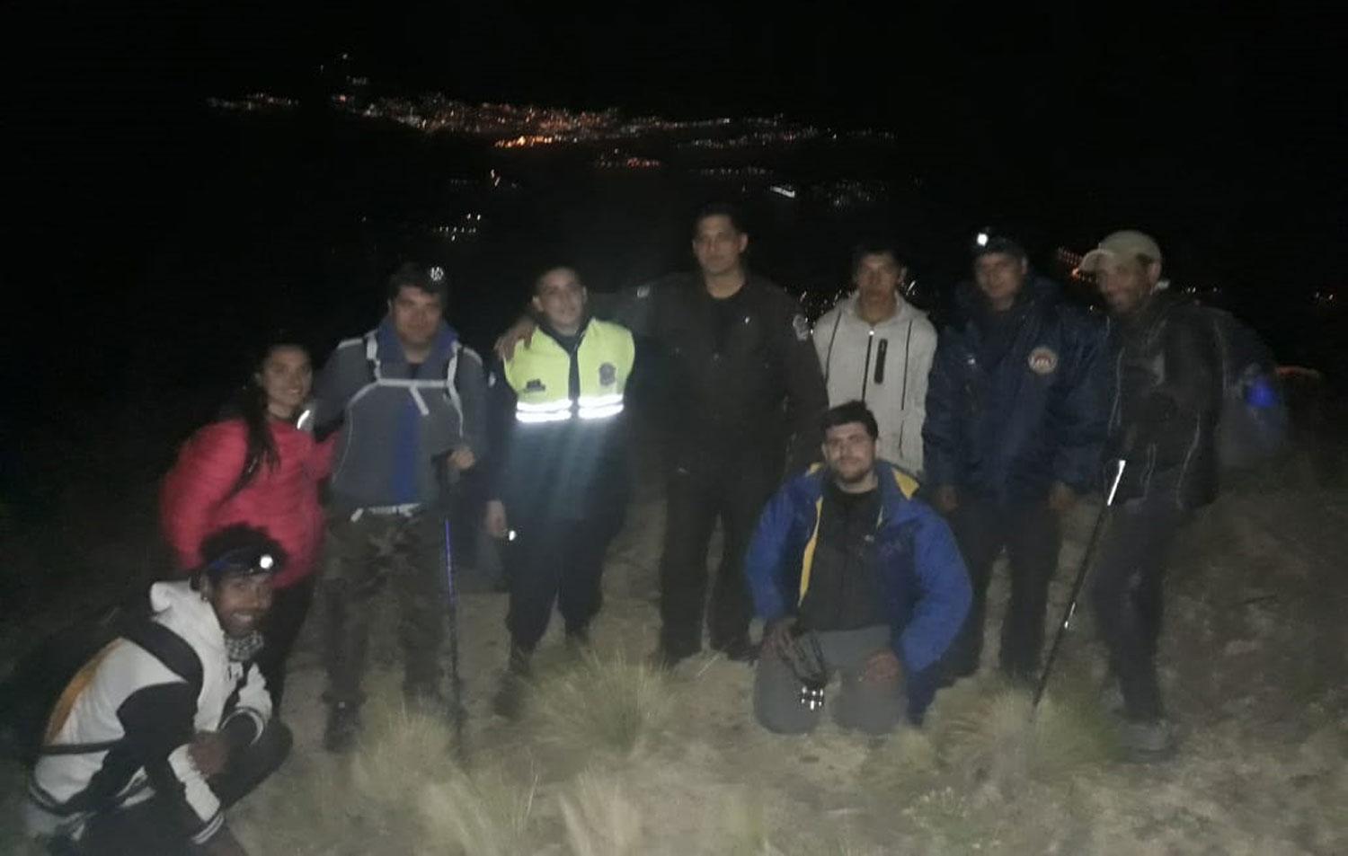 FINAL FELIZ. Los montañistas no sufrieron heridas de gravedad. Todos contentos.