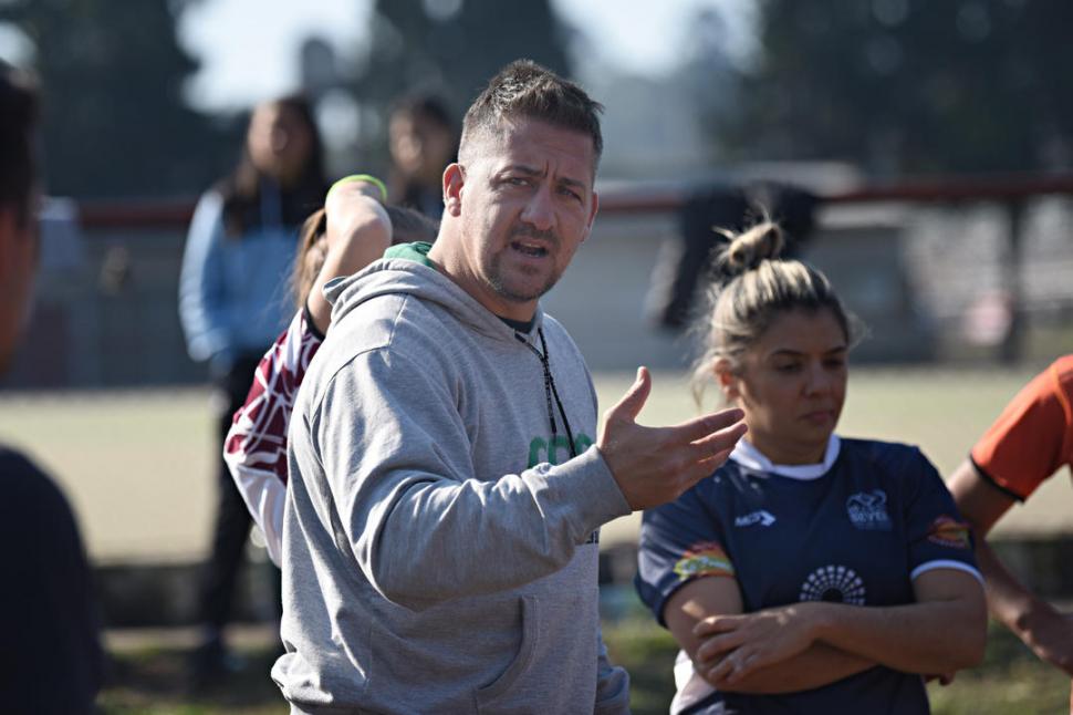 FUNCIÓN. Valdez dirige el Centro de Tucumán y el seleccionado femenino.  