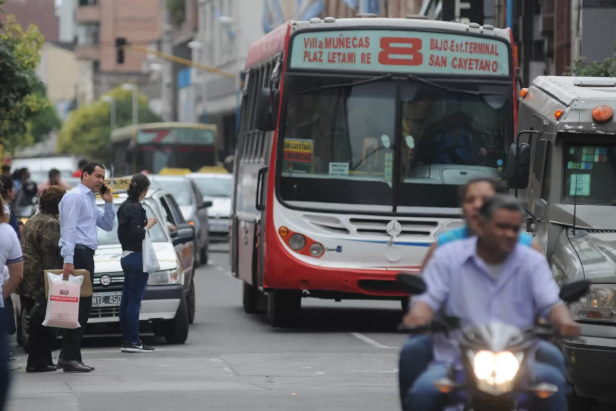 Transporte: la Capital endurece las multas y declara el servicio como “esencial”