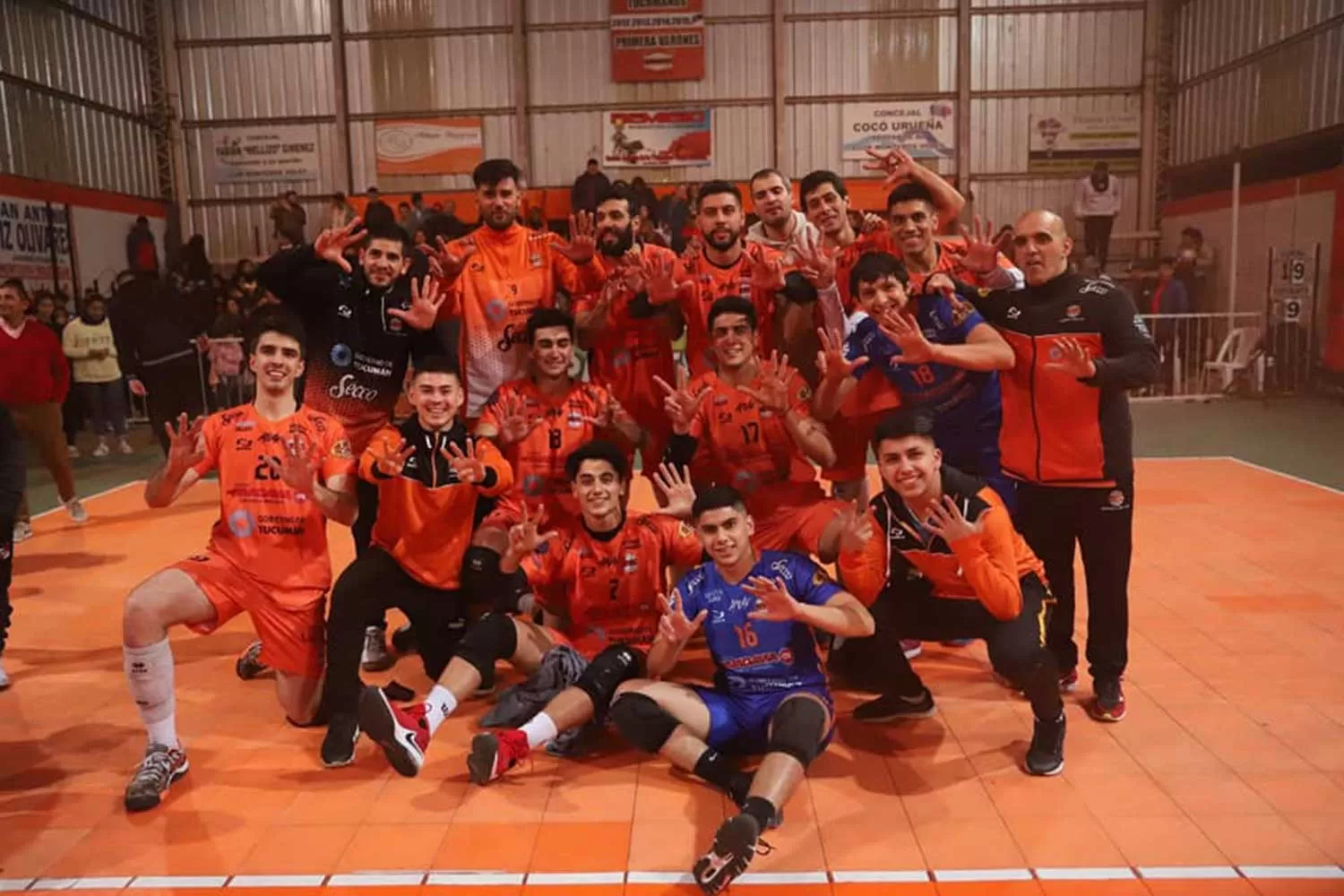 CAMPEONES OTRA VEZ. Monteros Vóley.