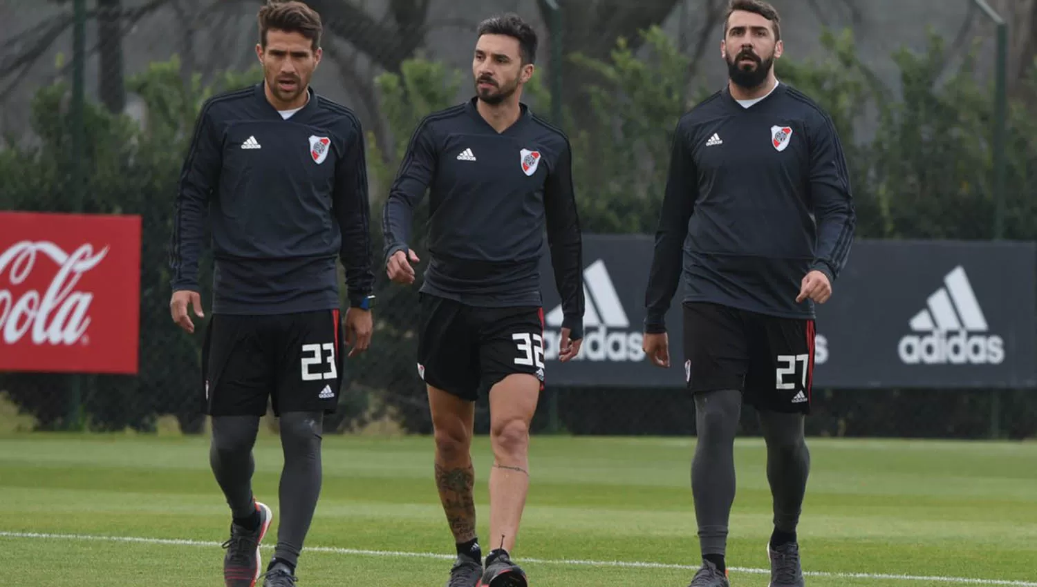 Ponzio, Scocco y Pratto en la práctica del Millonario. Los delanteros se movieron de manera diferenciada. (FOTO TOMADA DE TWITTER @RiverPlate)