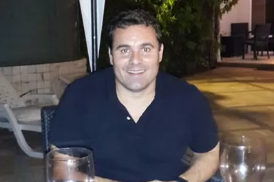 Pidieron la captura internacional para un ex delantero de Atlético