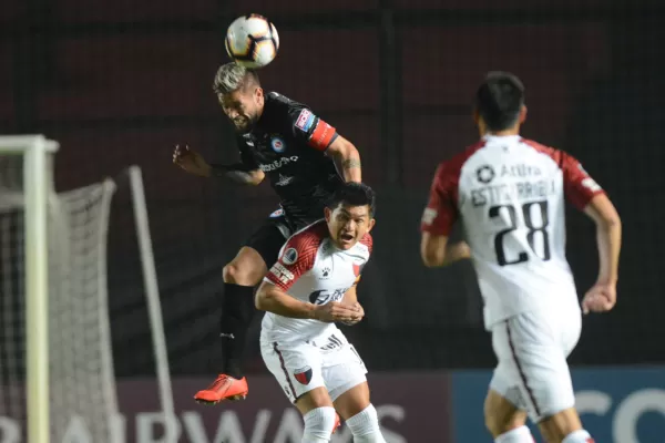 Colón no pudo evitar la derrota ni con Acevedo, Aliendro y el Pulguita Rodríguez