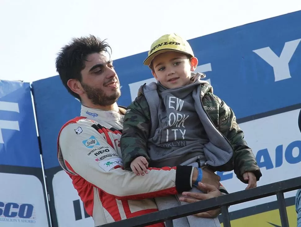 	FELICES CON LA OPORTUNIDAD. Pablo (izquierda) y Bernardo Ortega (derecha, junto con su hijo) están muy motivados de poder correr en Salta, en la pista en la que se formaron como pilotos. fotos Inbest Racing 