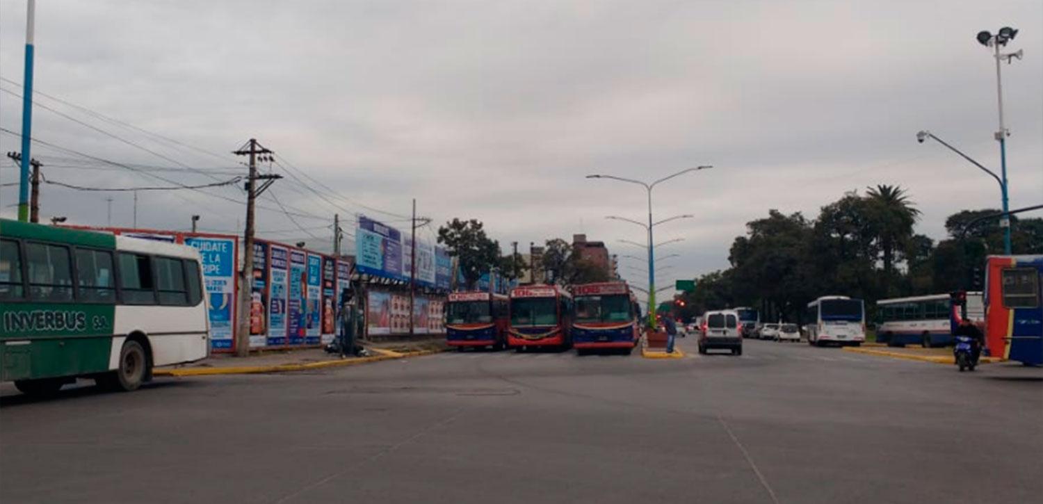 Colectiveros levantaron el corte en la zona de la Terminal, pero el paro continúa