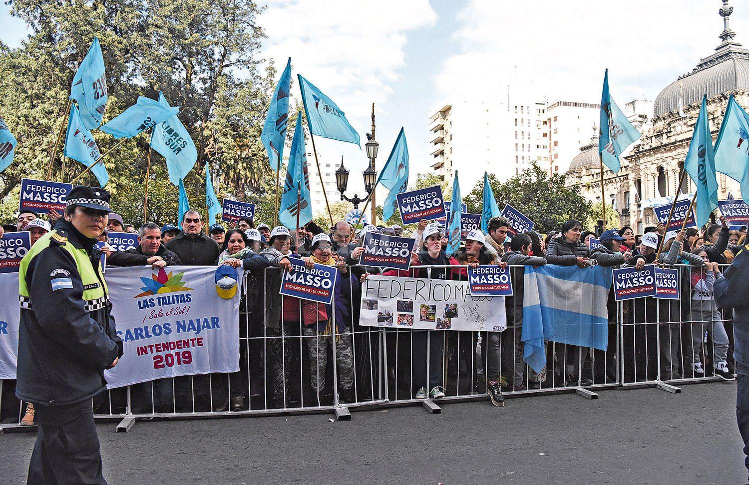 Así fue el detrás de escena de la entrega de diplomas a los electos