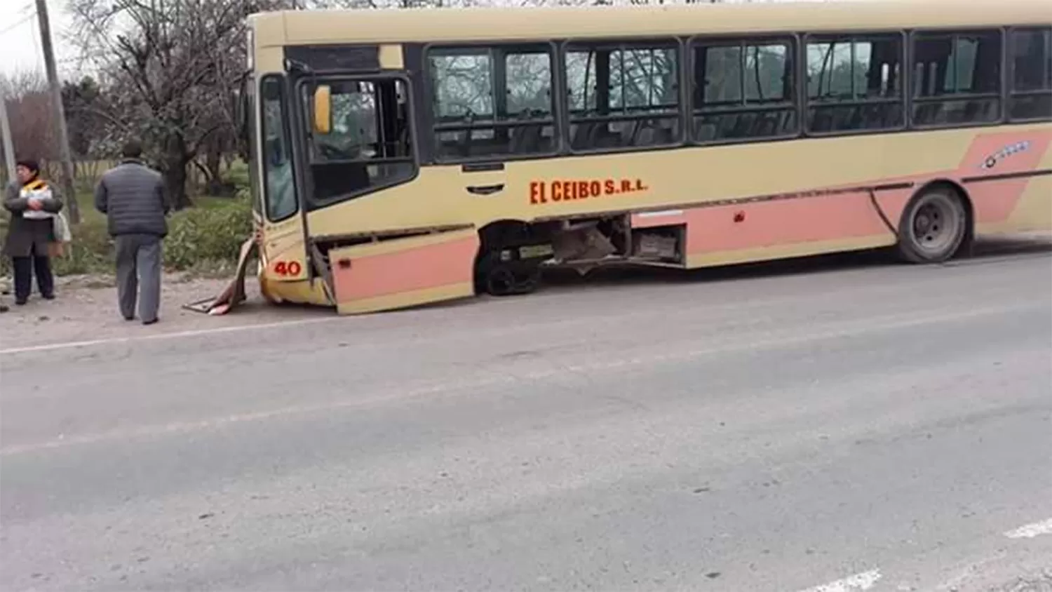 Un colectivo perdió una rueda y algunos pasajeros resultaron golpeados