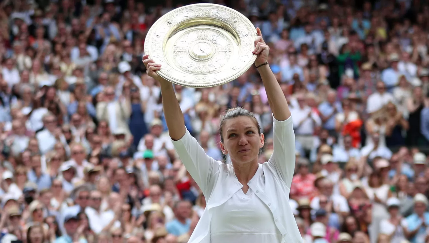 Halep no puede ocultar su felicidad luego de coronarse en Inglaterra. REUTERS