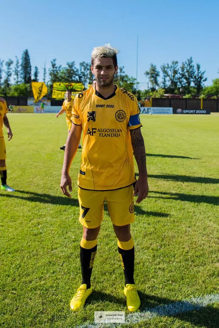 ANTECEDENTE. Bellone fue capitán del Flandria que condujeron Orsi y Gómez; ahora quiere ganarse un lugar en el “Santo”.  