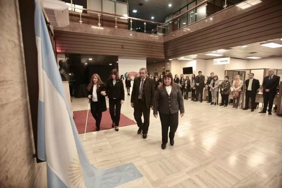 CEREMONIA. Empleados de la Caja participaron de un acto en la casa central.  