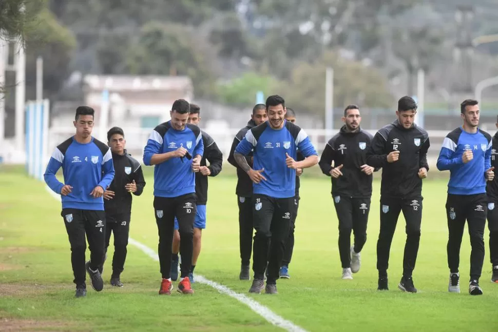 SONRISAS. Ramiro Carrera (izquierda) y Jonathan Cabral (derecha) entrenando. la gaceta / foto de Analía Jaramillo