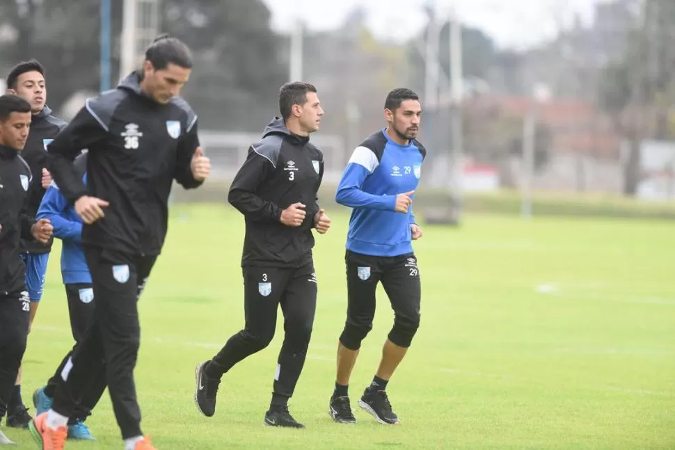 ESPERA SU CHANCE. Marcelo Ortiz (derecha) entrenó con el plantel, y espera por su oportunidad en los próximos amistosos. la gaceta / foto de analía jaramillo