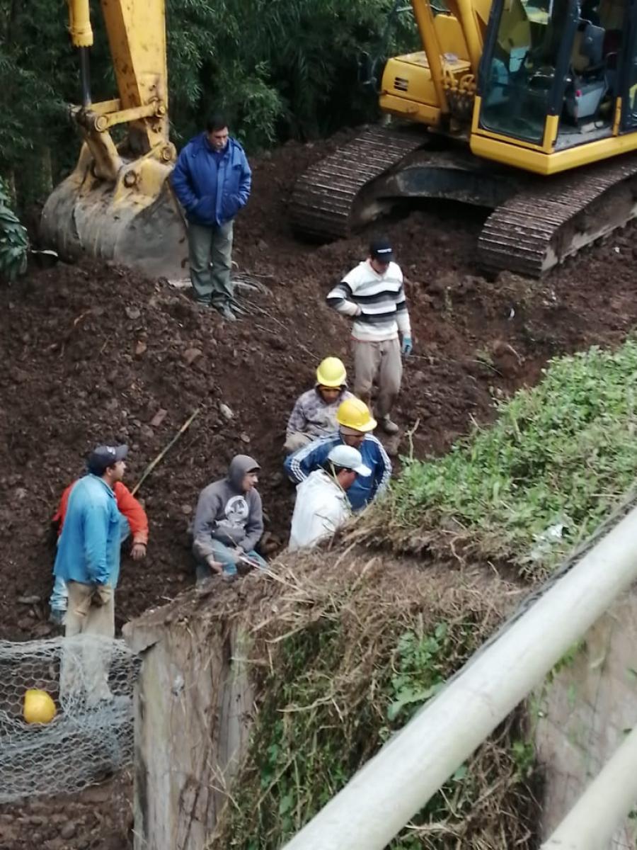 Fallece un obrero al desmoronarse tierra en el puente del río Muerto