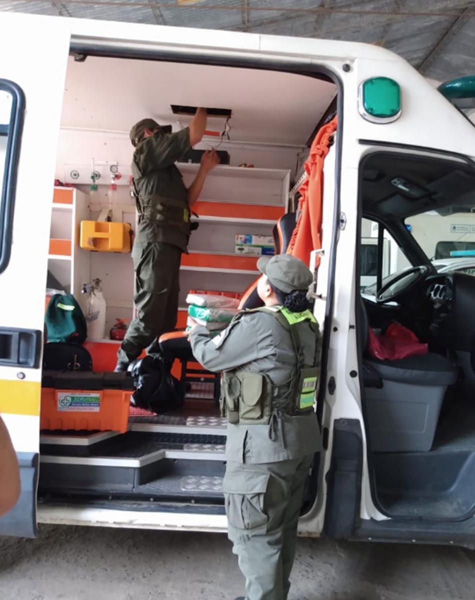 Traficaban droga en una ambulancia y los detuvieron