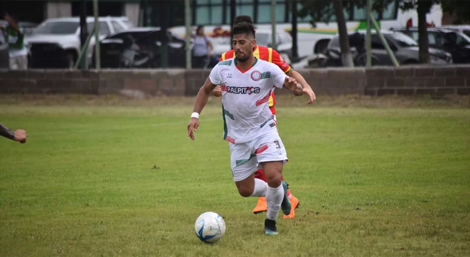 A MATADEROS. César More -foto- junto con Albano Pavón, son los nuevos jugadores que sumó Nueva Chicago.